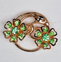 Vintage Coro Green Rhinestone Floral Circle Brooch Gold Tone c. 1950s-1960s