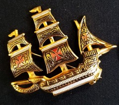 Vintage 1950’s Damascene Spanish Galleon Ship 45mm Gold-Tone Brass/Enamel Brooch