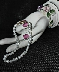 VINTAGE YELLOW GOLD PEARL BRACELET…Rare, HTF Petite Bright White Pearls 8.5in