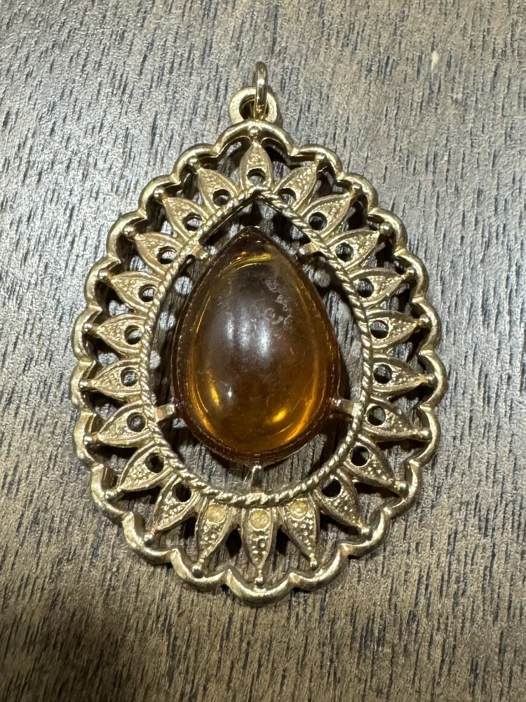 Vintage 1974 Sarah Coventry Amber Teardrop Goldtone Pendant 1.5”