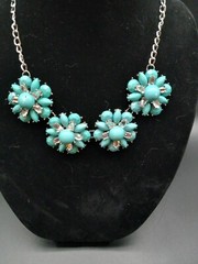 turquoise plastic stone 4 flowered, silver tone metal, rhinestone necklace 16″