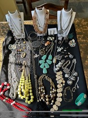 3.5 Lbs! 50+Vintage lot Of Silver And Gold Tone Necklace/bracelets/earrings/ring