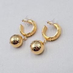 Vintage Monet Textured Hoop Pierced Earrings Gold Plated Dangle Ball 1.5″
