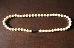 VINTAGE cultured pearl necklace 16″ in original box O.C. Tanner