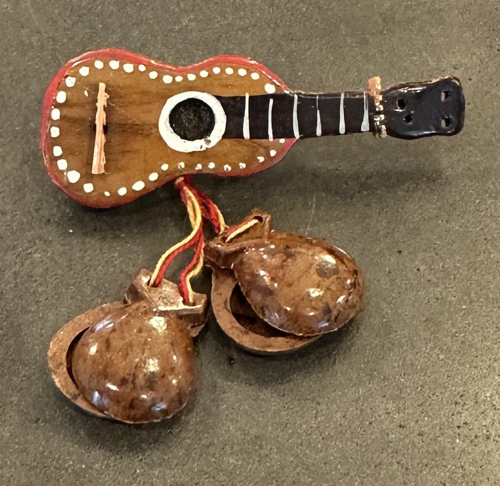 Vintage 1940s 1950s Wooden Guitar w/Hanging Castanets Music Brooch Pin Spanish