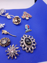 VTG Brooch & Lapel Pin Jewelry Lot Mixed Rhinestone Floral Bird Rabbit Mouse 15+