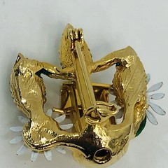 Wishing Well Brooch Enamel Flower Daisy Articulated Bucket Vintage Pin
