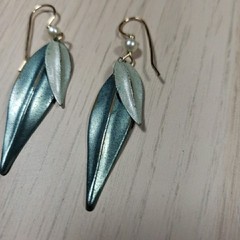 Vintage Metal Leaf / Spoon Earrings Estate Jewelry Pair Wire A+