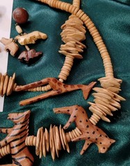 Vintage WOODEN Chip Beaded 28″ Necklace AND Earrings ft. Carved Animals!