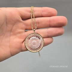 Vintage Etched Glass Flower Gold Tone Metal Round Base Pendant Necklace 25″ Long