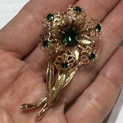 Vtg Green Rhinestone Brooch Pin Gold Tone Open Work Metal Floral Flower Grandma