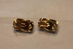 LES BERNARD VINTAGE GLASS CABACHON CLIPON EARRINGS