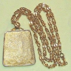 VINTAGE STUNNING GOLD TONE FLORAL SIGNED THAILAND NECKLACE PENDANT
