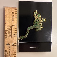 WM Spear Design Leopard Frog Pin Green Gold Black Enamel Brooch Pin, vtg 1980’s