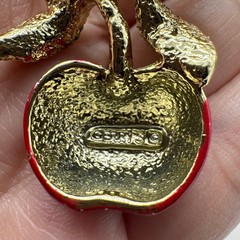 Gerrys Vintage Red Enamel Apple Brooch Gold Tone Branch Green Leaves Pin