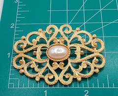VTG Premier Designs Brooch 2.5in Gold Tone Faux Pearl Filigree Victorian FLAW