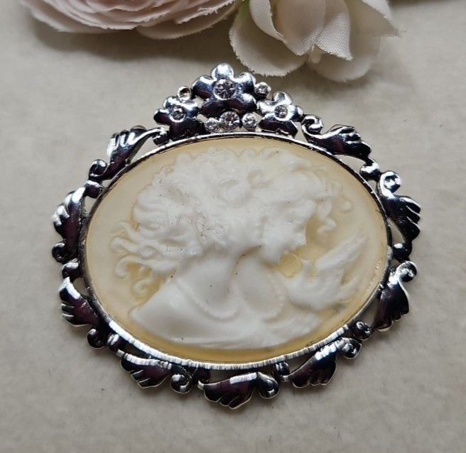 Vintage AAI Cameo two 2 women with dove yellow background Brooch Pin Statement