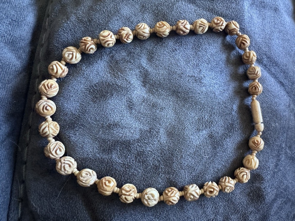 Vintage Hand Carved Rose Bead Necklace Cream Color Bovine Bone Screw Closure
