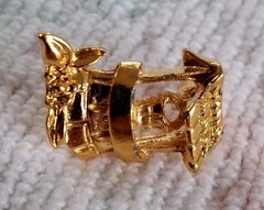 Vintage Small Goldtoned Wishing Well Lapel Hat Pin