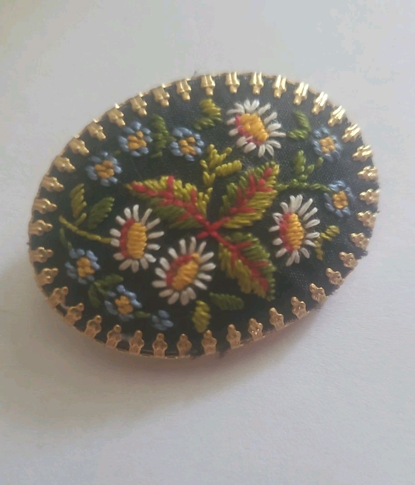 Daisy Forget-me-not Flowers Vtg Embroidered Fabric Brooch Grandma Cottage Core