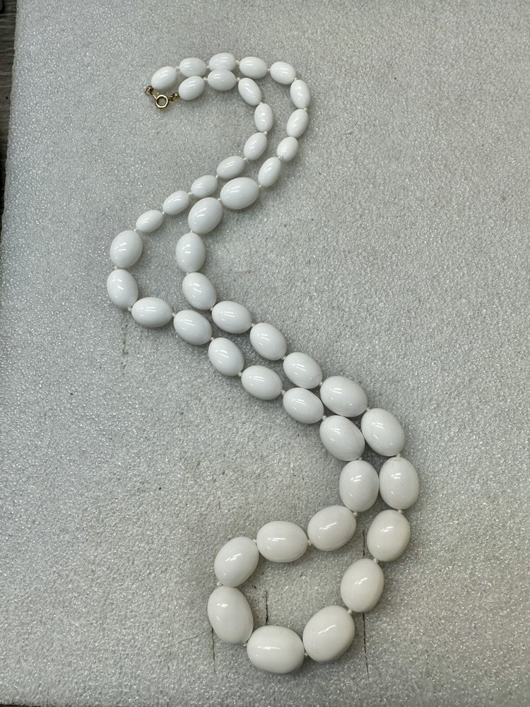VTG 1960s Trifari 28” White Acrylic Graduated Bead Necklace