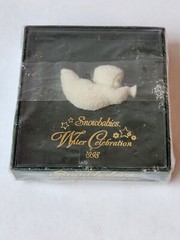 Department 56 Snowbabies Winter Celebration 1998 Brooch 68887 Pin Bisque in Box