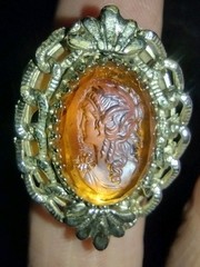 Whiting And Davis Amber Cameo Ring Signed Gold Chain Boarder Vintage 7.5