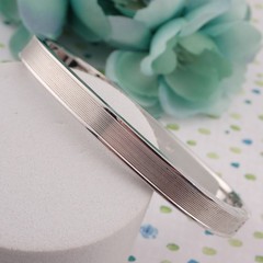 Vintage Monet Oblong Tension Close 6 1/2″ Hinged Silver Tone Bangle Bracelet