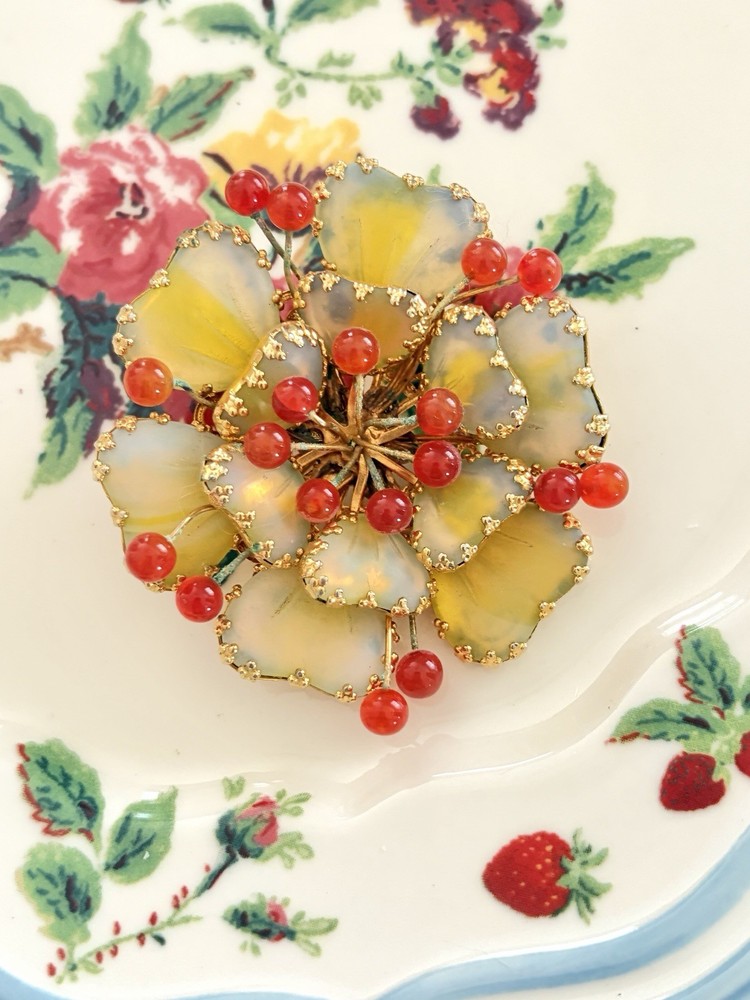 Vintage Hobe mayorka Floral Glass Brooch