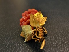 ANTIQUE VICTORIAN CORAL GRAPE BUNCH BROOCH-GILDED 800-FRUIT