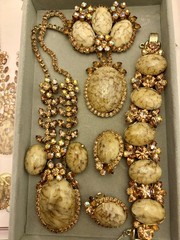Verified Juliana D&E Book piece art glass full pature neck earring brooch brac