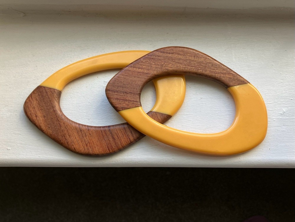 Set Of 2 Rare Vintage Irregular Shape Carved Laminated Bakelite Bangle Bracelets