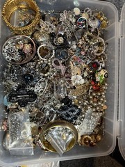 Huge Lot Vtg RHINE / CRYSTAL Gem Jewelry WEAR Repair ARTS & Crafts