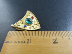 GOLD TONE MULTICOLOR PENDANT ER7