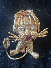 Famous 14K Gold Lion Pin With Diamonds For Eyes And A Ruby Mouth. Vintage