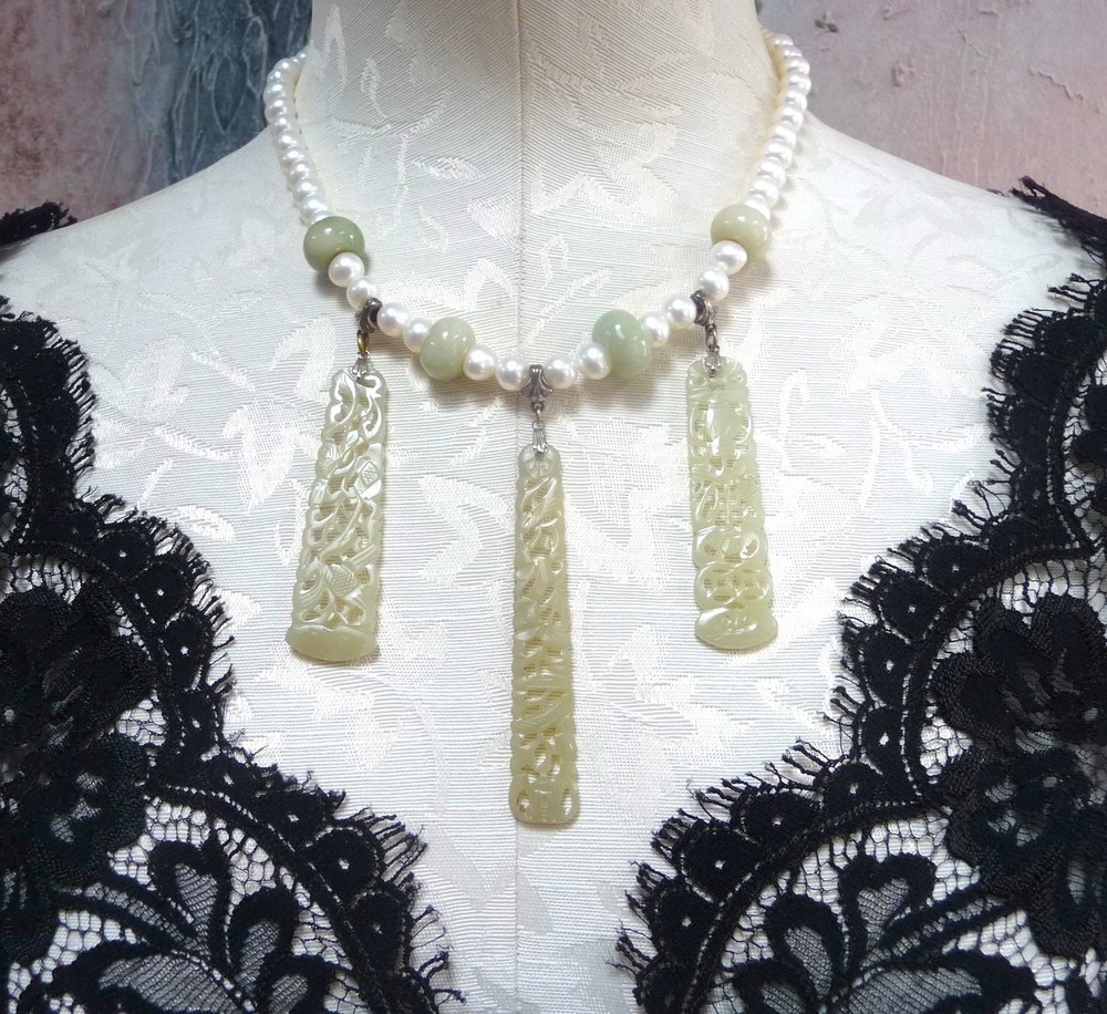 STUNNING VINTAGE CULTURED PEARL CARVED CELADON JADE STATEMENT NECKLACE WOOD BOX!