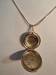 Vintage Goldtone Floral Locket Necklace 24 In