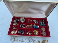 Lot 12 pairs & 10 singles Vintage clip on/screw back Earrings,many signed w/box
