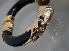 VINTAGE 80’s RARE BAROQUE BLACK LUCITE GOLD TONE HINGED BANGLE BRACELET UNUSED