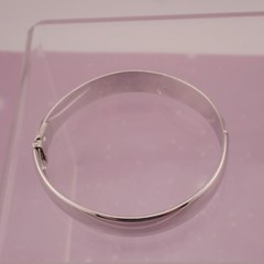 Vintage Shiny Monet Silver Tone 6 1/2″ Hinged Tension 10mm Bangle Bracelet
