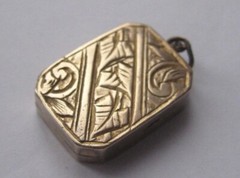 Antique Art Deco Goldtone Rectangle Locket Ivy Leaves & Scrolls Pendant Necklace