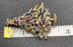Vintage Weiss Gold Tone AB Aurora Borealis Rhinestone Christmas Tree Brooch Pin