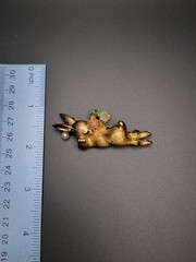 RARE VINTAGE Signed JOMAZ Gold Tone “Lazy Rabbit” Brooch MINT CONDITION