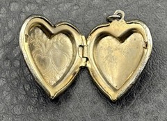 Vintage Silver Tone Etched Heart Photo Locket Pendant Engraved Floral