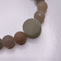 Druzy Stone Bracelet Neutral Color Faceted Gemstone Beads Stretch Chakra 6.25″