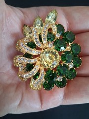 Vintage Eisenberg green yellow brooch & earrings set