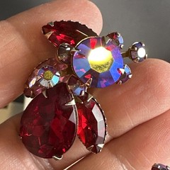 Vintage Gold Toned Red And Pink Juliana Brooch And Clip On Earrings