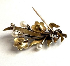 READ Victorian 10K 18K Mixed Metals Pearl Mine Cut Diamonds Leaf Flower Brooch