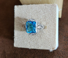 WOMAN’S BLUE TOPAZ & SILVER SQUARE RING FASHION RING SIZE 9