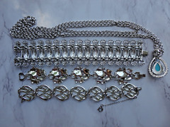 LOT OF 4 VTG SARAH COV CORO AVON SILVERTONE ENAMEL FAUX STONE BRACELETS NECKLACE